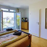 Eicher Warnemuende Гостевой дом 4*