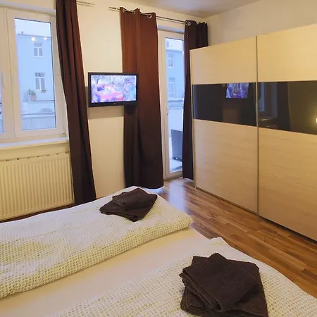 Eicher Warnemuende Konukevi